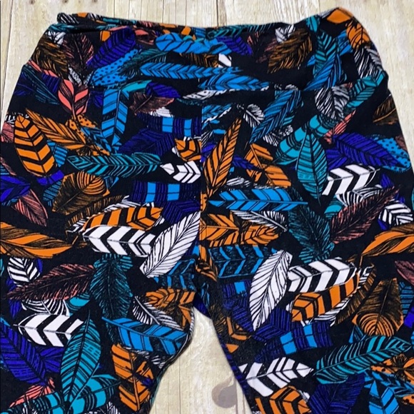 LuLaRoe Feather Leggings - Picture 3 of 5